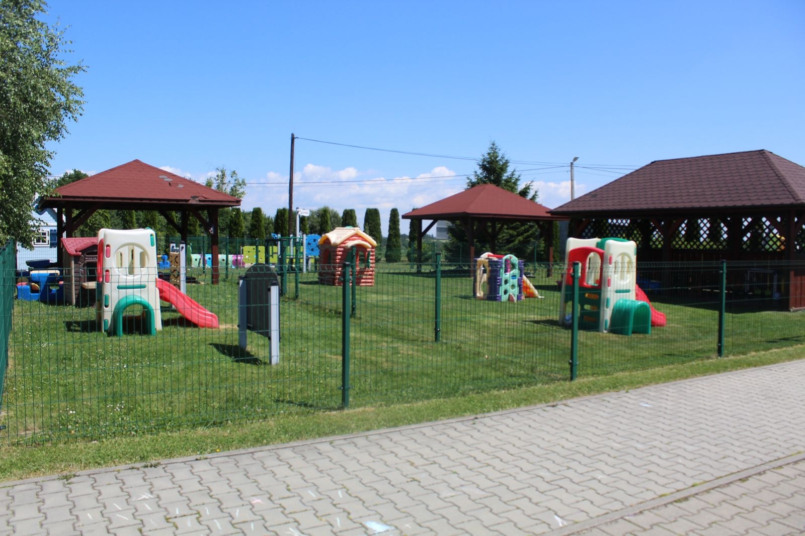 Gmina Wieprz z dofinansowaniem na rozwój placu zabaw przy żłobku „Misiowy Zakątek” we Frydrychowicach